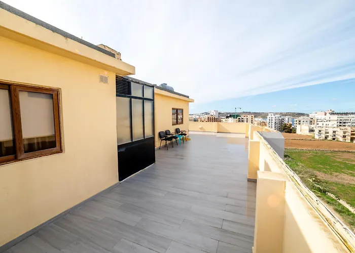 Apartman Peaceful Penthouse 3 Bed With Views - By Hostmt San Pawl il-Baħar
