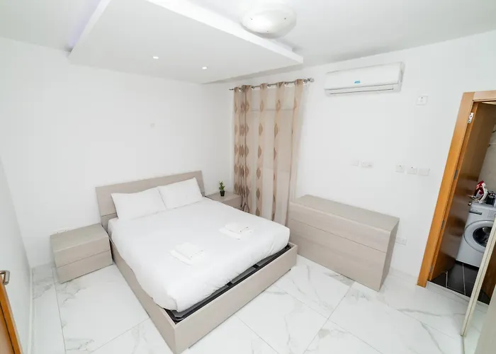 Peaceful Penthouse 3 Bed With Views - By Hostmt