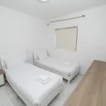 Apartman Peaceful Penthouse 3 Bed With Views - By Hostmt *