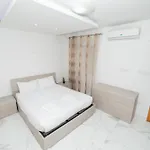 Peaceful Penthouse 3 Bed With Views - By Hostmt