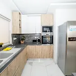 Apartman Peaceful Penthouse 3 Bed With Views - By Hostmt *