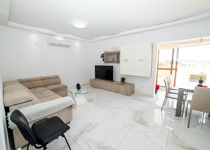 公寓 Peaceful Penthouse 3 Bed With Views - By Hostmt *