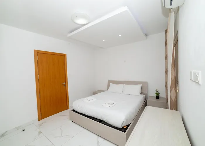 Peaceful Penthouse 3 Bed With Views - By Hostmt