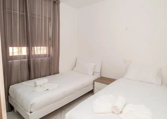 Peaceful Penthouse 3 Bed With Views - By Hostmt 公寓 圣保罗湾城