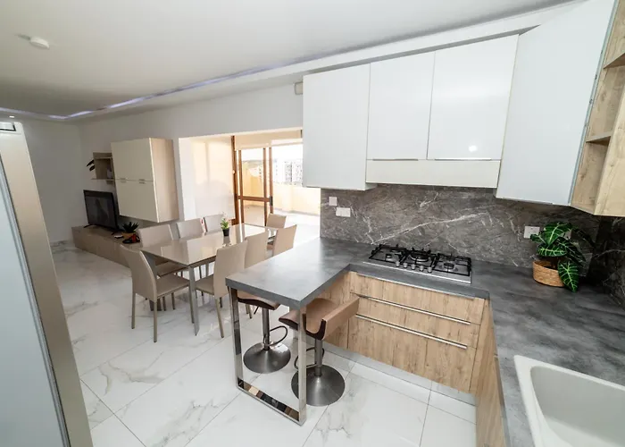 Peaceful Penthouse 3 Bed With Views - By Hostmt 圣保罗湾城